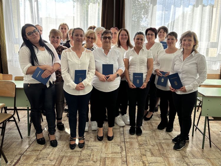 Sikeres vizsgát tettek a Demencia gondozó képzés résztvevői a Wattayban