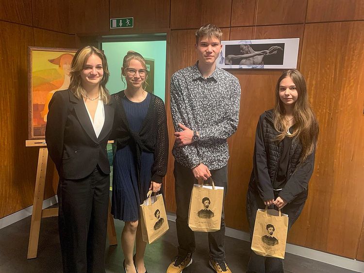 Versíró pályázat